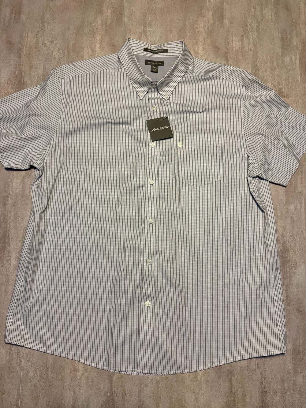 Eddie Bauer Men's Relaxed Fit Wrinkle-Free Short Sleeve Oxford Shirt